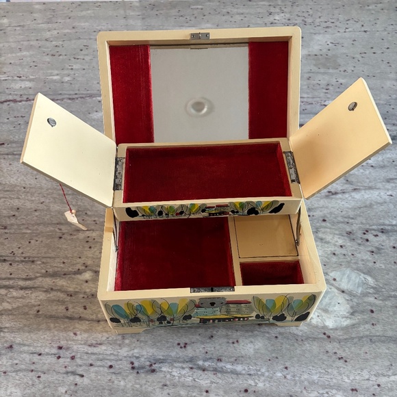 Vintage PAC Japanese Laquer Musical Jewelry Box MADE IN JAPAN - Picture 2 of 7